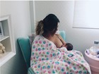 Rubia Baricelli amamenta a filha e mostra foto na web: 'Vida de mãe'