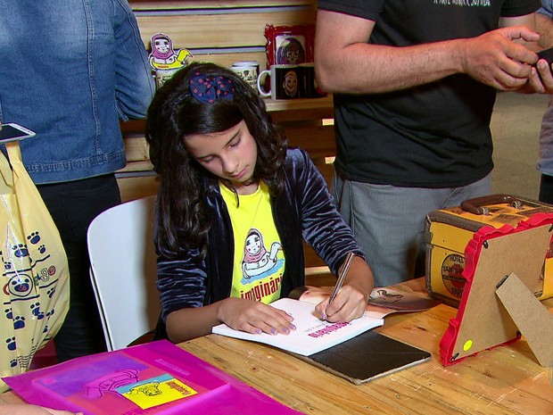 Desenhos feitos por Sophia Maia foram reunidos em um livro, lançado no Recife na sexta-feira (21) (Foto: Reprodução/TV Globo) Desenhos feitos por Sophia Maia foram reunidos em um livro, lançado no Recife na sexta-feira (21) (Foto: Reprodução/TV Globo)