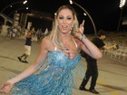 De vestido, Carol Narizinho mostra demais em noite de samba