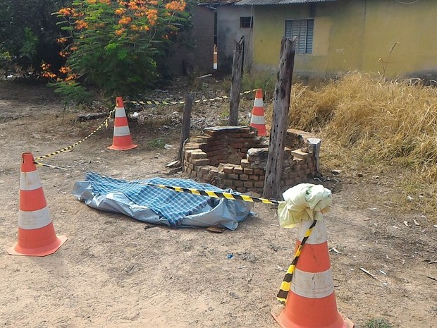 Corpo foi encontrado dentro de cisterna (Foto: Bombeiros/Divulgação)