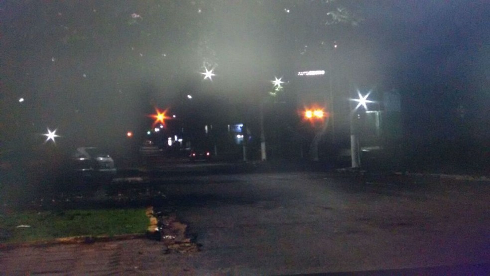Nevoeiro encobriu Ponta Porã na madrugada desta terça-feira (Foto: Mauro Almeida/TV Morena)