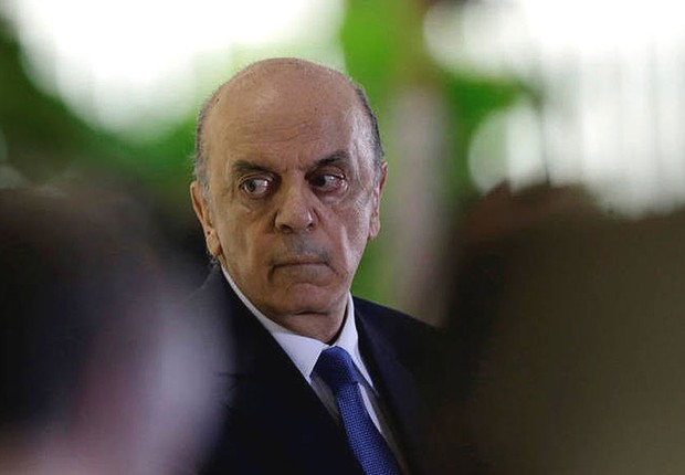 O ministro das Relações Exteriores, José Serra, após reunião do governo (Foto: Marcelo Camargo/Agência Brasil)