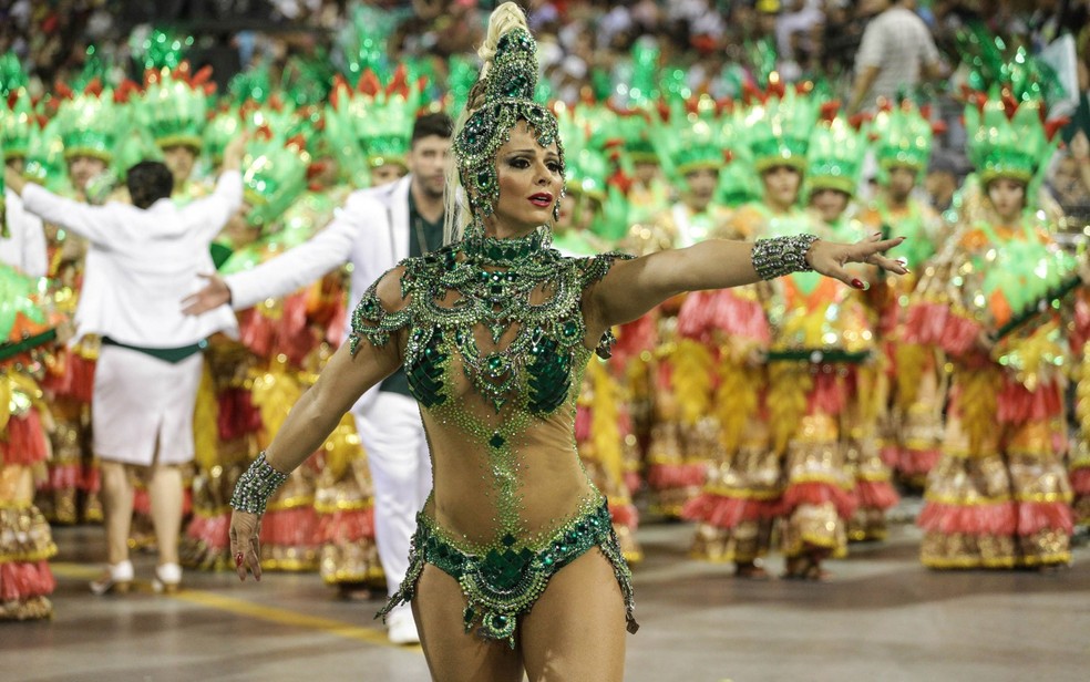 Viviane Araújo é a rainha de bateria da Mancha Verde (Foto: Tiago Mazza/Framephoto/Estadão Conteúdo)
