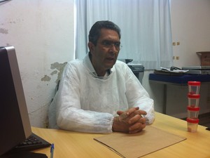 O médico legista do IML, Elsias Nascentes Coelho Neto pede cautela na apuração do caso (Foto: Diego Souza/G1)
