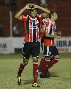 Caíque, atacante do Botafogo-SP (Foto: Rogério Moroti / Agência Botafogo)