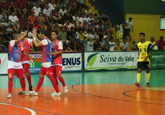 Garapa passa pelo Bairro e Itaberaba e avança na Copa TV Grande Rio de Futsal (Foto: Magda Lomeu)