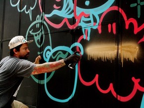 Alem Do Muro Grafiteiros Do Rio Pintam Casas Tapumes E Ate Kombis Rio De Janeiro G1