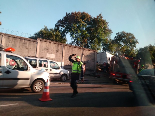 Caminhão se envolve em acidente na Linha 2 do metrô (Foto: Filipe Marques / Arquivo Pessoal)