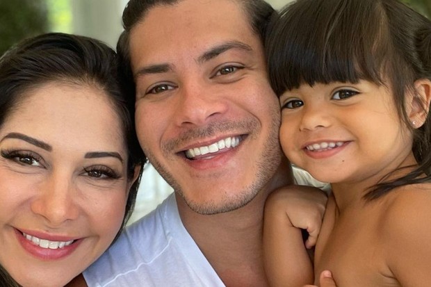 Maíra Cardi rebate ataques à filha com Arthur Aguiar (Foto: Instagram)