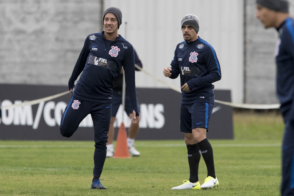 Jogo pela manhã favorece readaptação de dupla da Seleção no Corinthians