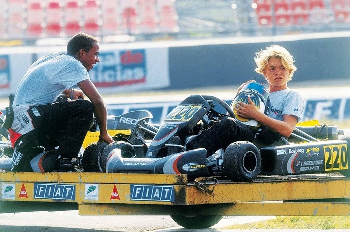 Lewis Hamilton e Nico Rosberg na época em que corriam de Kart (Foto: Divulgação/twitter)