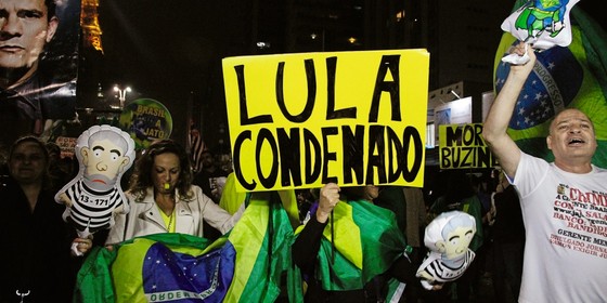 Manifestantes contra o presidente Lula em São Paulo, na avenida Paulista (Foto: Fabio Vieira/FotoRua/NurPhoto)