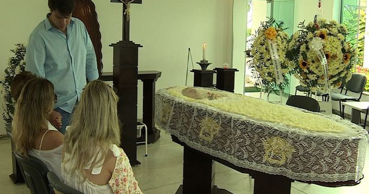 G1 Corpo de Hélio de Souza Leão é sepultado em Aracaju notícias em Sergipe G1 Corpo de Hélio de Souza Leão é sepultado em Aracaju notícias em Sergipe