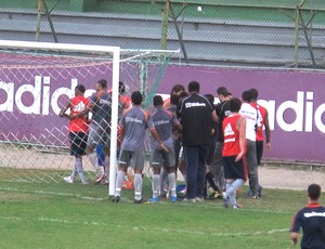 Confusão no treino do Fluminense (Foto: Edgard Maciel / Globoesporte.com)