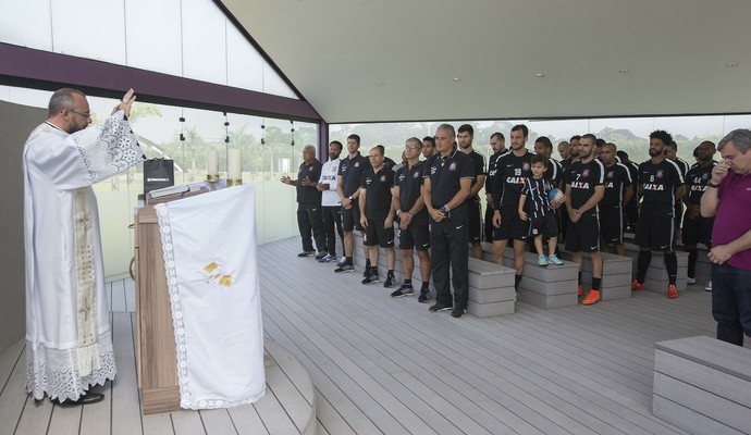 Padre corintiano que previu título da Liberta é conselheiro espiritual do time