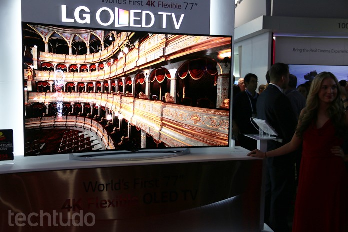 De frente, novo modelo de TV da LG com tela curva impressiona na CES 2014 (Foto: Fabrício Vitorino/TechTudo) De frente, novo modelo de TV da LG com tela curva impressiona na CES 2014 (Foto: Fabrício Vitorino/TechTudo)