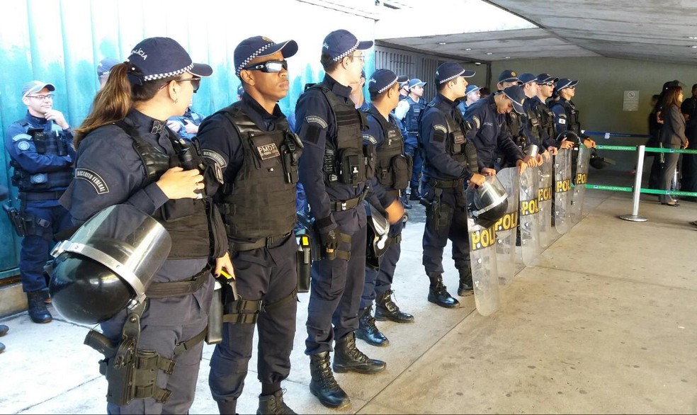 Segurança da área externa da Câmara foi reforçada pela Polícia Militar (Foto: Bernardo Caram/G1)