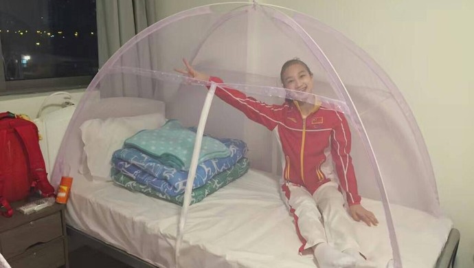 Chinesas da ginástica artística se protegem contra vírus da zika  (Foto: Reprodução/ Facebook)
