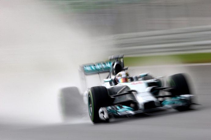 Lewis Hamilton no treino classificatório para o GP da Malásia (Foto: Getty Images)