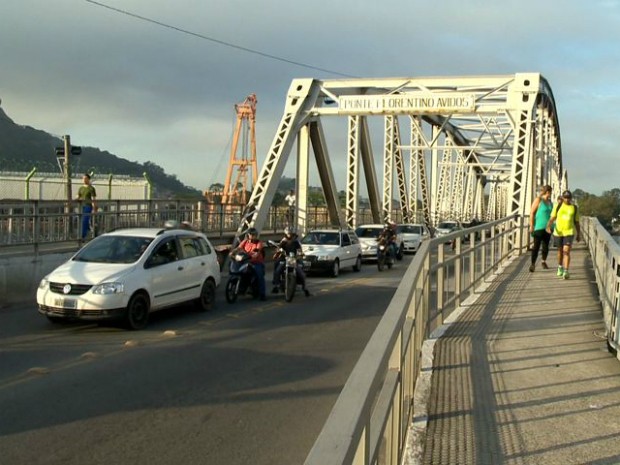 Édina e Euzébio economizam cerca de 40 minutos indo a pé para o trabalho, de Cariacica para Vitória (Foto: Reprodução/ TV Gazeta)