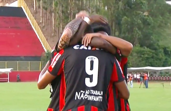 Frame comemoração Vitória (Foto: Reprodução)