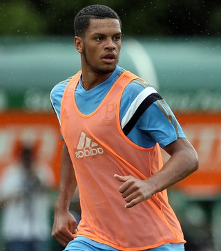 Com defesa desfalcada, Palmeiras promove capitão da Copa São Paulo