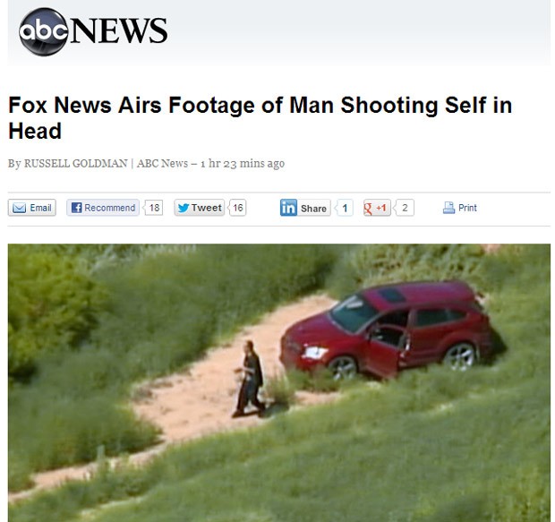 Imagens da Fox News mostraram o momento em que homem desceu de carro, após perseguição e atirou na própria cabeça (Foto: Reprodução / ABC News)