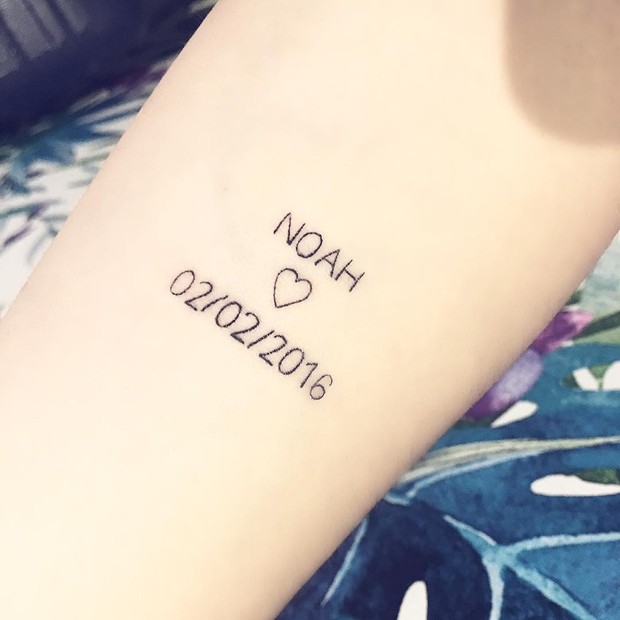 Jessica Costa faz tatuagem para o filho, Noah (Foto: Reprodução/Instagram)
