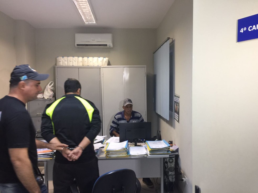 Suspeito usava carimbo de um verdadeiro m&eacute;dico (Foto: Graziela Rezende/G1 MS)