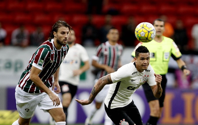 Atuações do Corinthians: Yago muda jogo com expulsão; Cássio entra bem