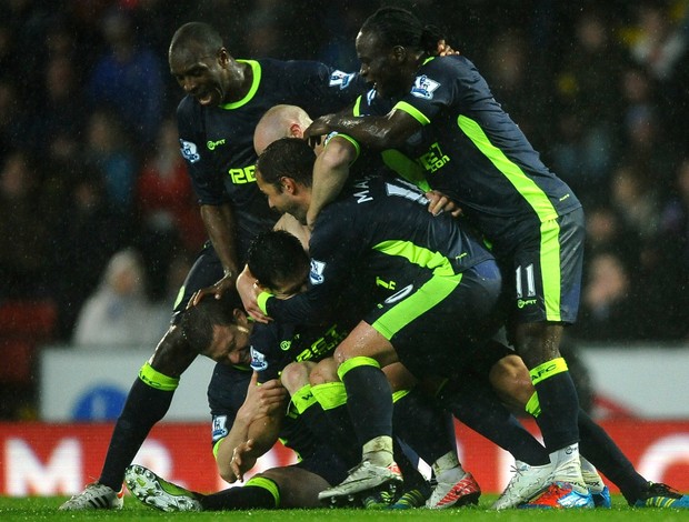 Wigan comemora o gol de Alcaraz (Foto: Getty Images)
