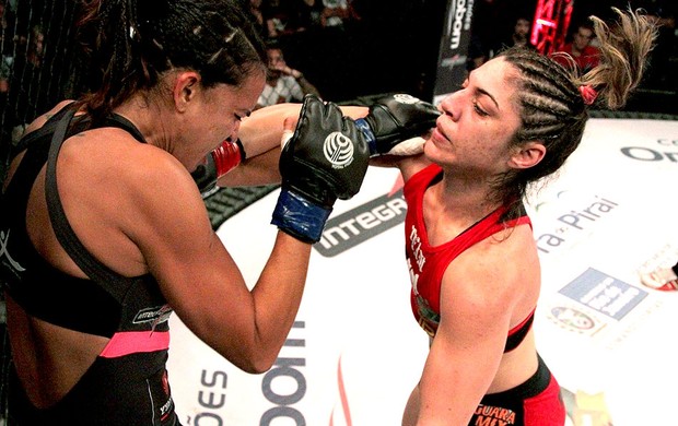 Beth Pitbull x Erica Paes luta Jungle Fight (Foto: Fernando Azevedo / Jungle Fight)