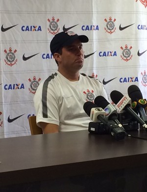 Loss vê chance de título, mas cobra controle emocional na Copa São Paulo