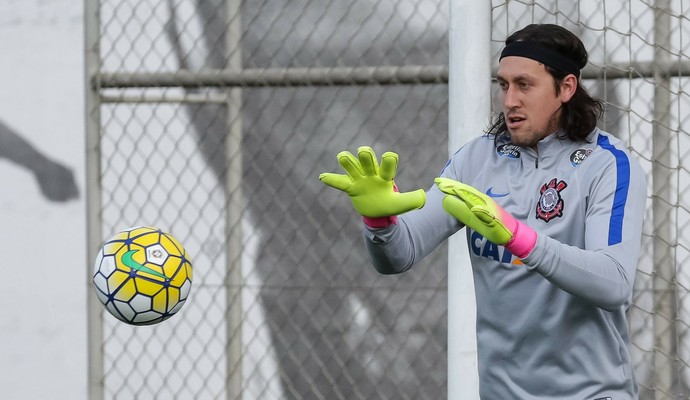 Técnico do Corinthians garante volta de Cássio ao gol, mas enaltece Walter