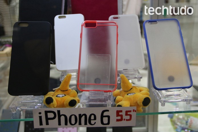 Capas para iPhone 6 com tela de 5,5 polegadas são expostas na IFA 2014; veja detalhes (Foto: Fabrício Vitorino / TechTudo)