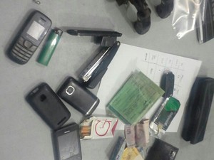 Material apreendido pela Polícia Militar (Foto: Polícia Militar/Divulgação)
