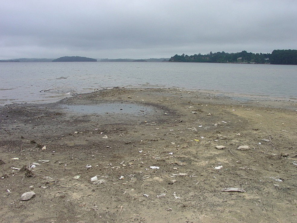 Em um ano, vazamentos desperdiçaram o equivalente a três represas de Guarapiranga (foto) (Foto: Paulo Toledo Piza/G1)