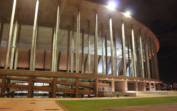 Teste de Luz Mané Garrincha (Foto: Fabricio Marques)