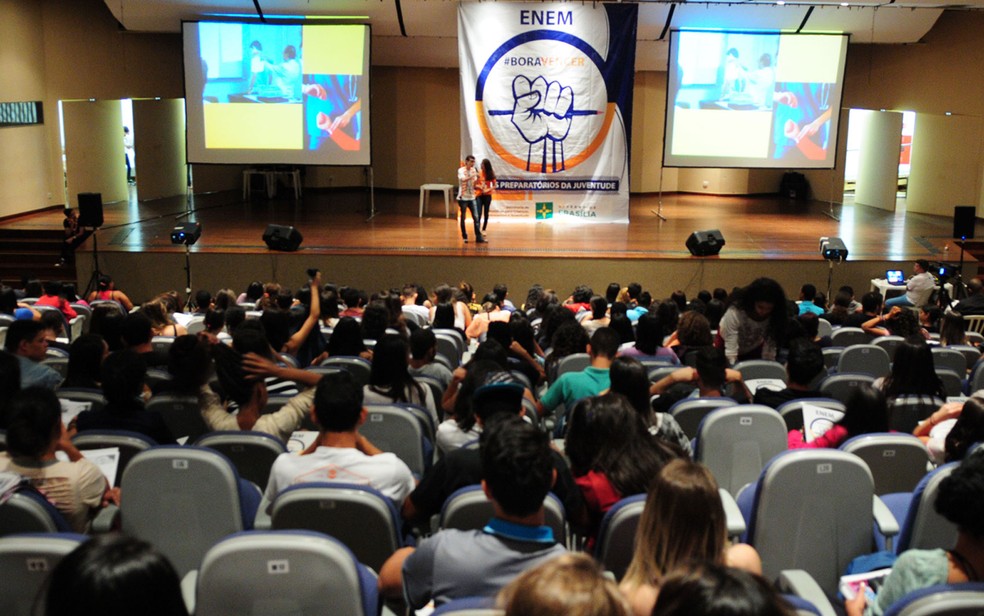 16 mil estudantes participaram do #BoraVencer em 2016 com aulas voltadas para o Enem e concursos (Foto: Paulo Ventura/Agência Brasília/Divulgação)