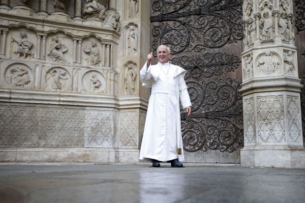 Peça levou 6 meses para ficar pronta e teve trabalho de 15 pessoas. (Foto: Charles Platiau/Reuters)