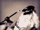 Madonna posta foto sexy: 'Hoje eu decidi cantar de lingerie'