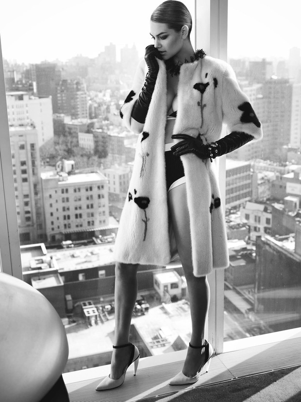 Kate Upton na capa da Vogue (Foto: Reprodução / Revista Vogue)