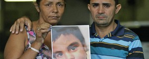 'Tiraram o meu filho do meu braço 
e vão falar que foi legítima defesa?' (Fábio Gonçalves/Agência O Dia/Estadão Conteúdo)