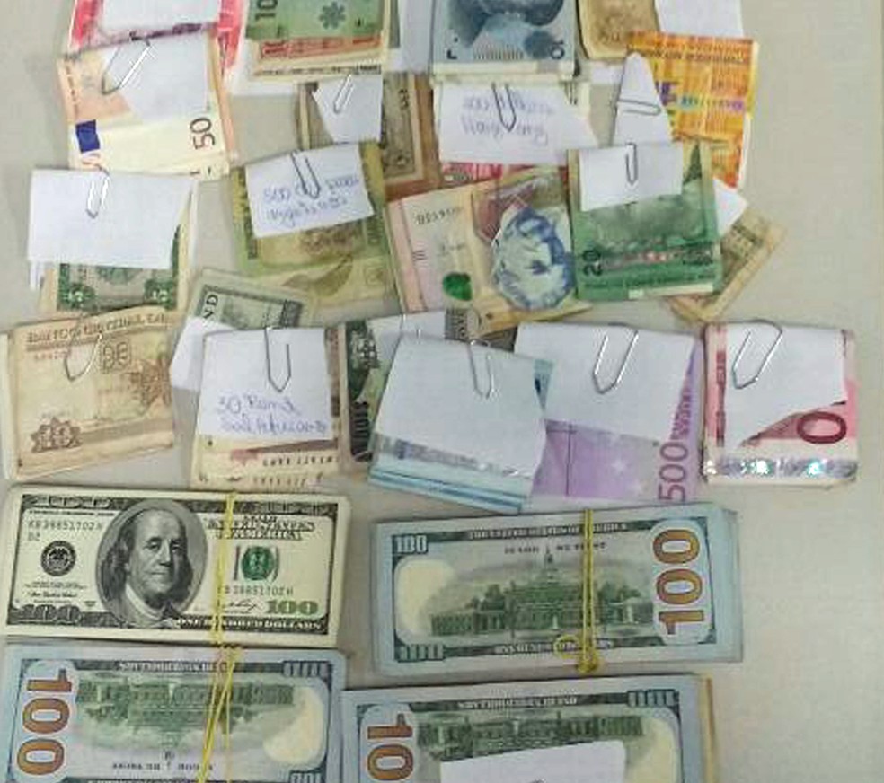 Dinheiro apreendido pela operação da Polícia Civil do DF (Foto: Mara Puljiz/TV Globo)
