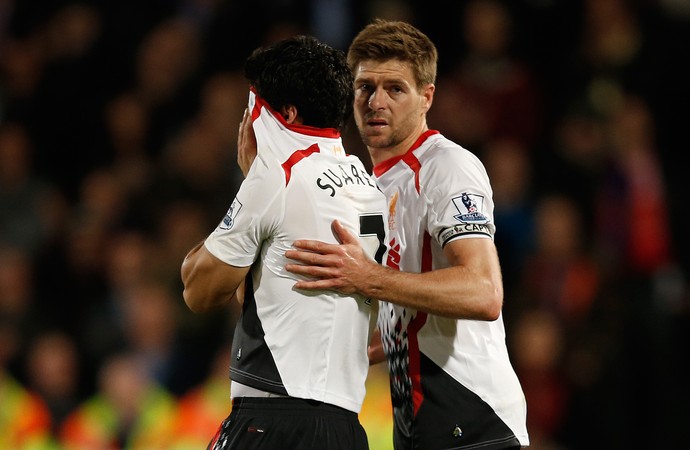 Luis Suarez e Gerrard, Crystal Palace x Liverpool (Foto: AFP)