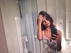 Emily Ratajkowski faz temperatura subir com foto sexy de lingerie