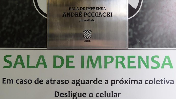 Figueirense sala de imprensa André Podiacki (Foto: Renan Koerich)