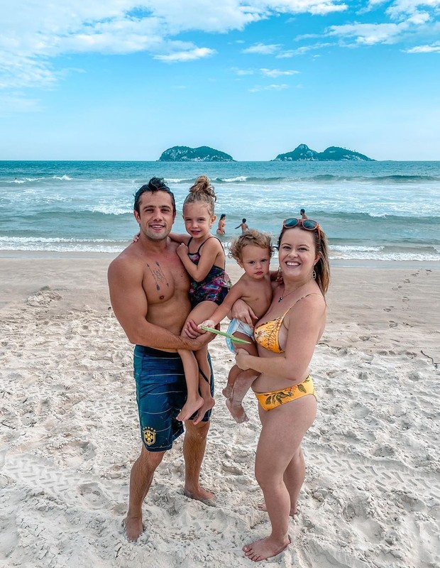 Mariana Bridi com Rafael Cardoso e os filhos Aurora e Valentim (Foto: Reprodução/Instagram) Mariana Bridi com Rafael Cardoso e os filhos Aurora e Valentim (Foto: Reprodução/Instagram)