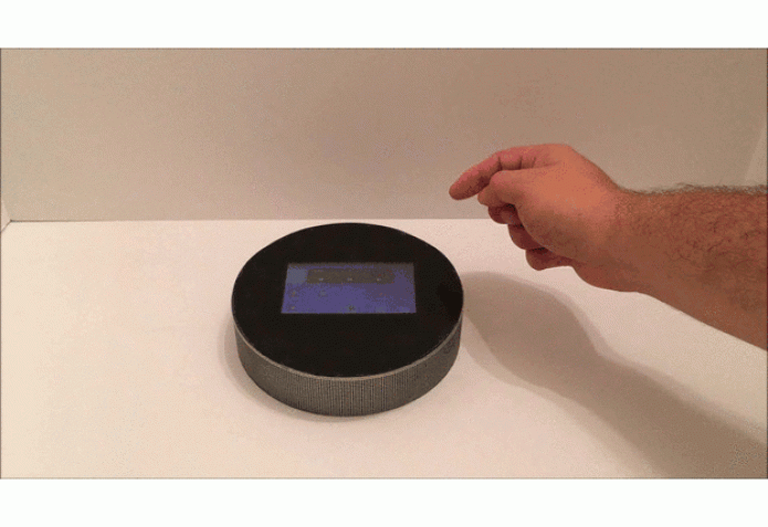 Através da tela touchscreen é possível controlar as caixas e baixar apps (Foto: Divlgação/N3PTUNE)