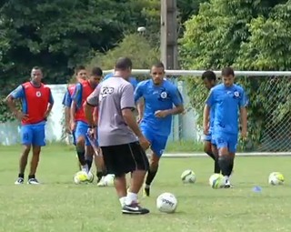 Resende treina para o próximo desafio no Campeonato Carioca (Foto: Reprodução RJTV 2ª Edição)